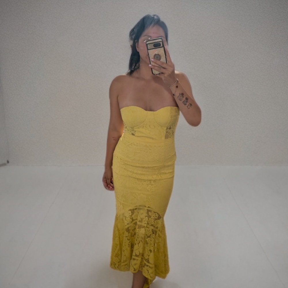 Chic Strapless Yellow Lace Dress